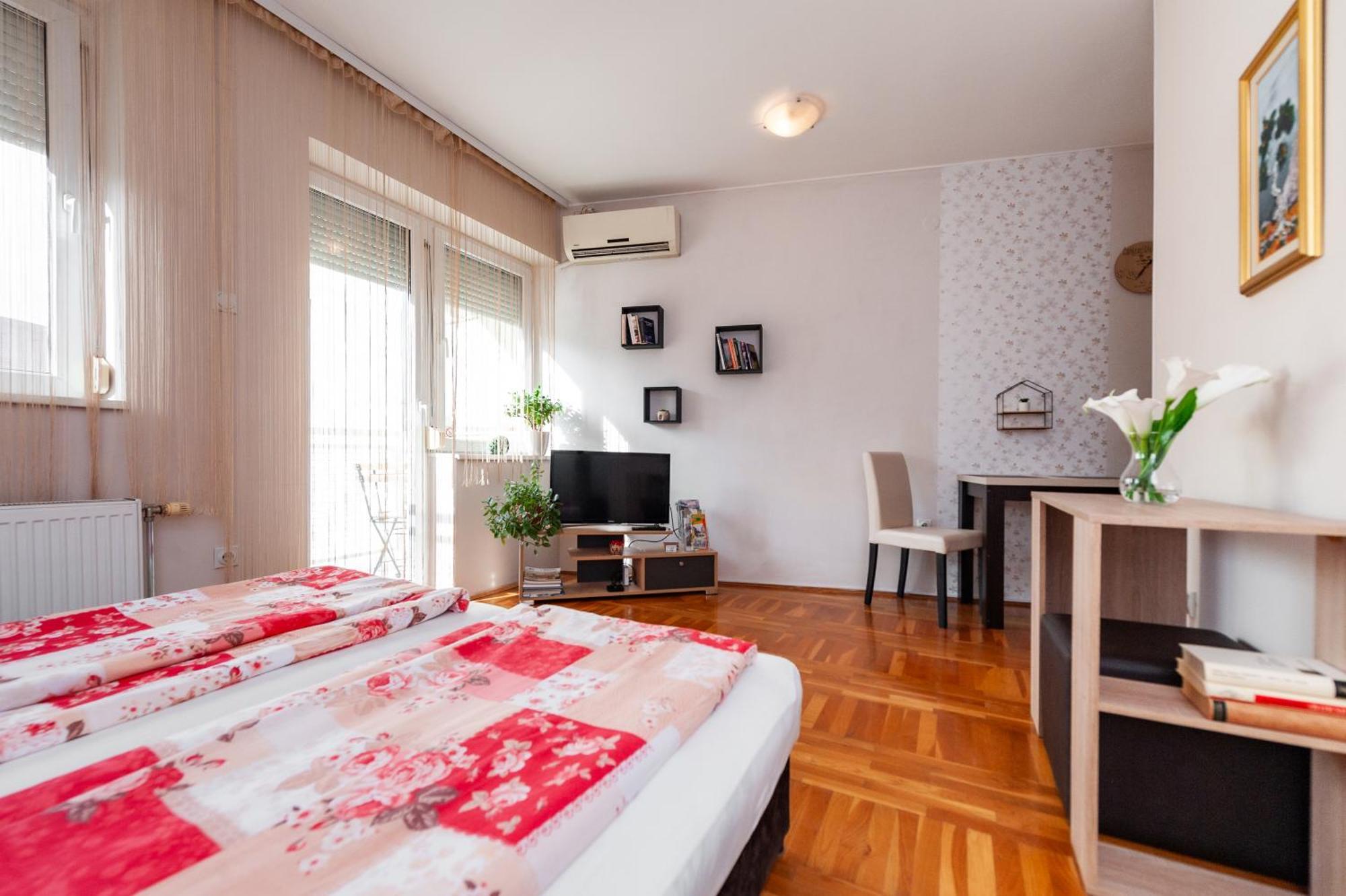 Momo'S Studio Apartment Subotica Bagian luar foto