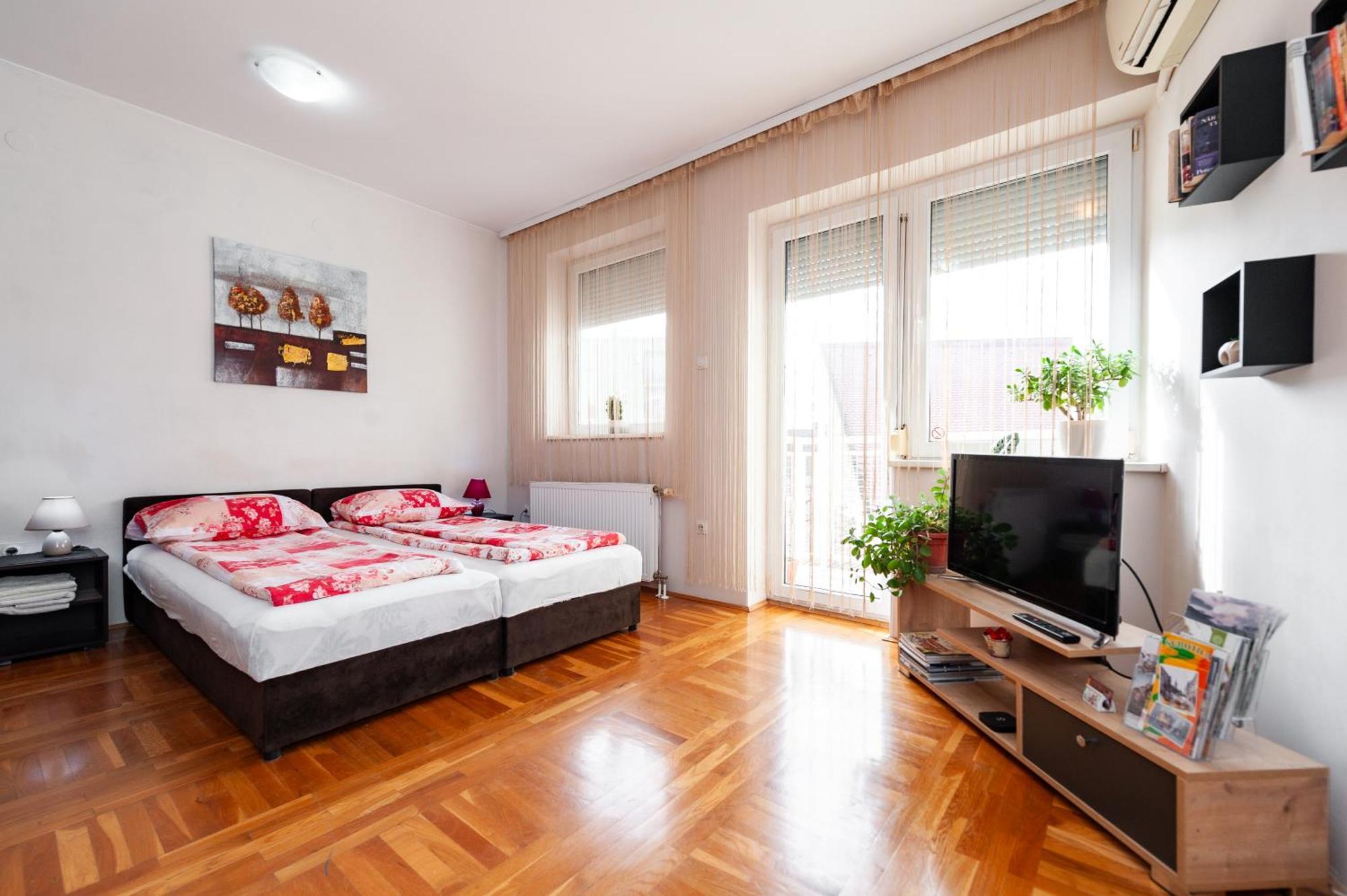 Momo'S Studio Apartment Subotica Bagian luar foto