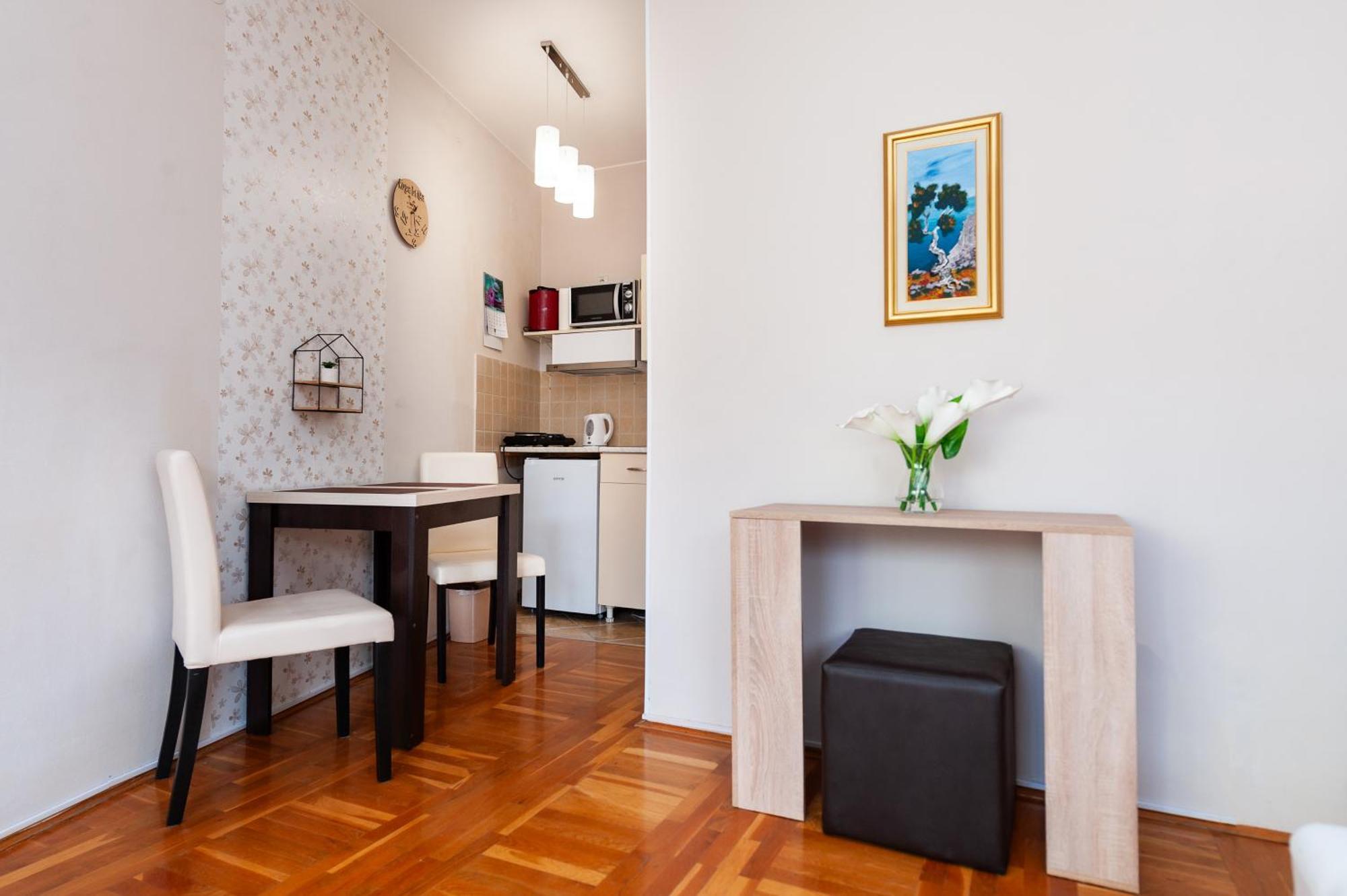 Momo'S Studio Apartment Subotica Bagian luar foto