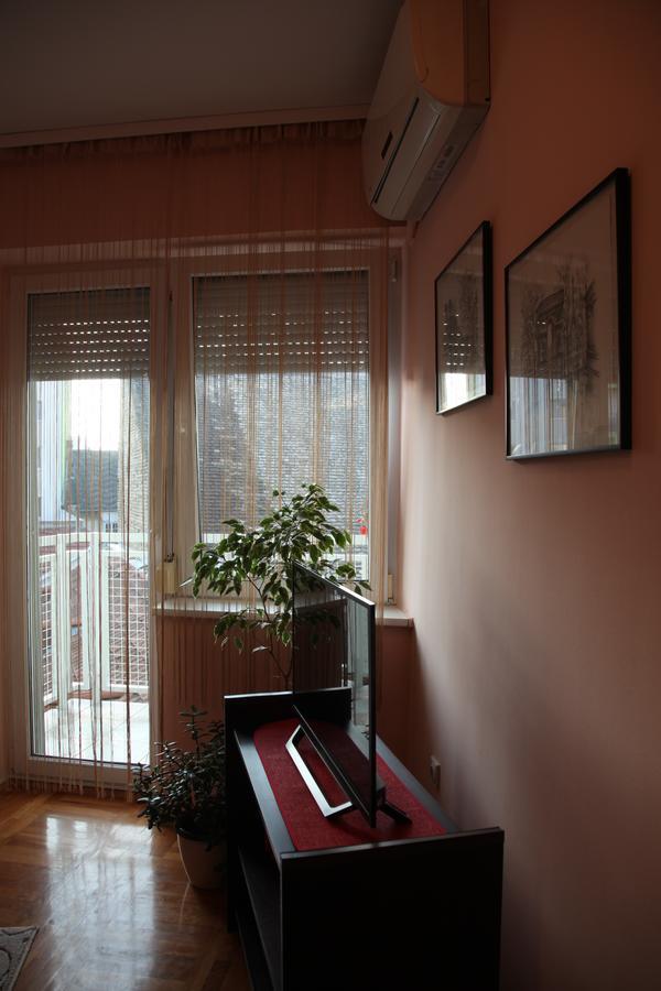 Momo'S Studio Apartment Subotica Bagian luar foto
